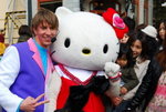 ���� Hello Kitty �@�����R�J�u�@�H���A���Mo�Y���Z�p�B�ͭ��e���X�� V ��աA��b�ӹL����~~~